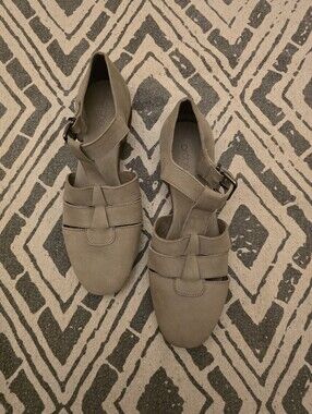 Arche Taupe Leather T-Strap Flats w/Adjustable Buckle & Flexible Gum Sole, Sz 39